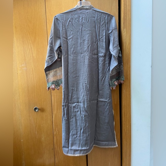 Sana Safinaz Embroidered Suit - Picture 5 of 8